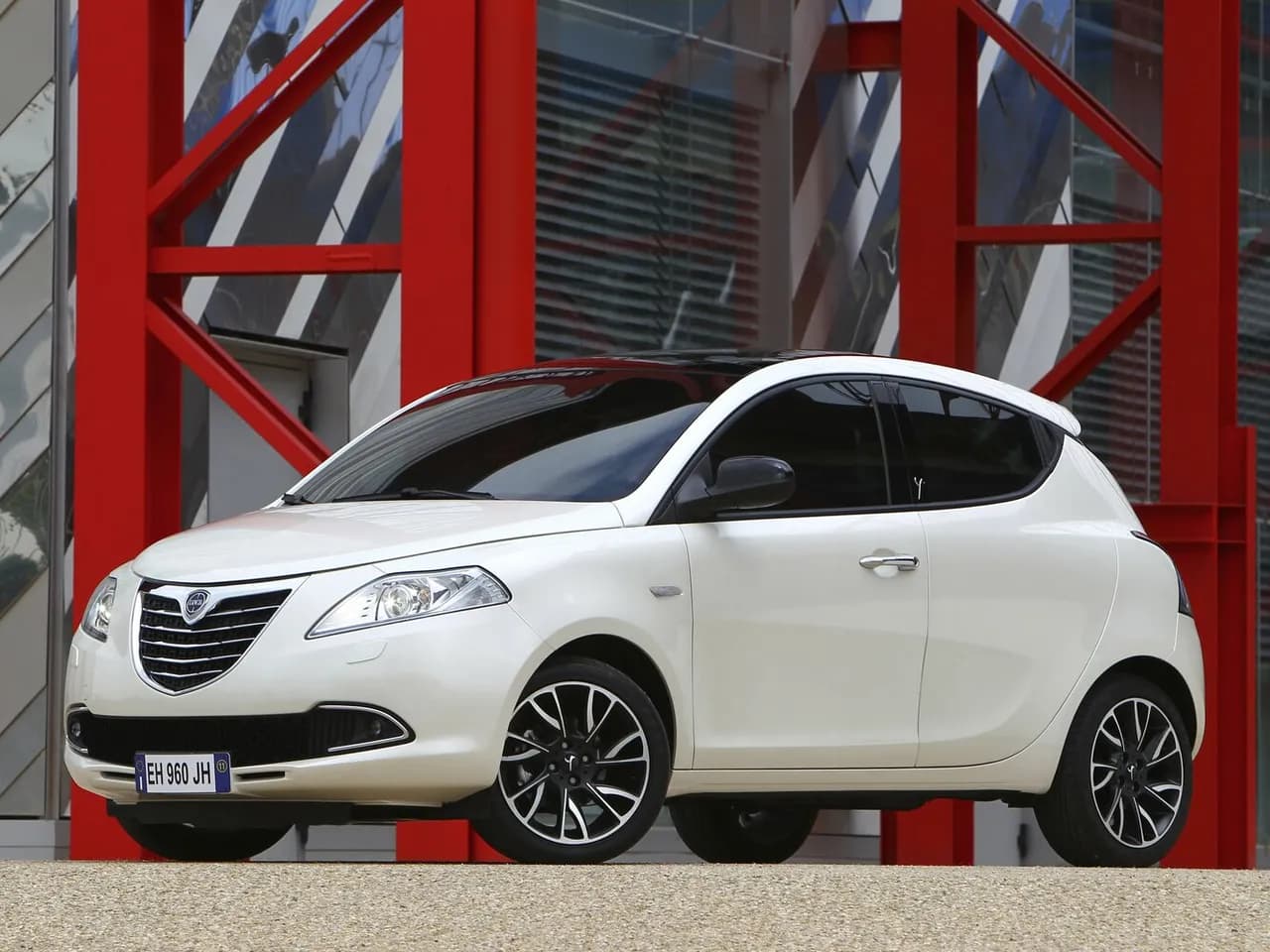 Lancia Ypsilon