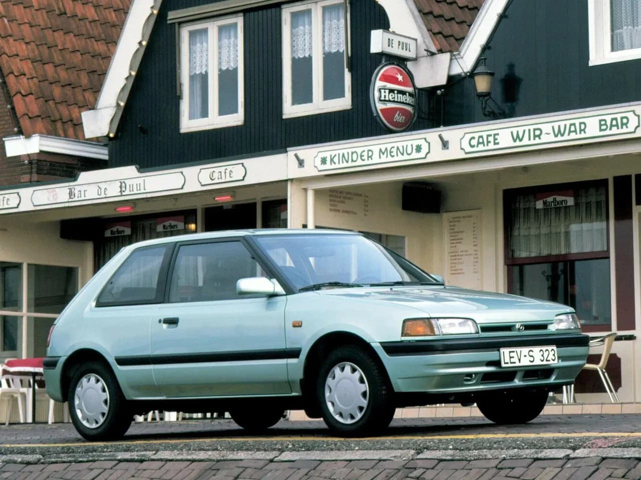 Mazda 323