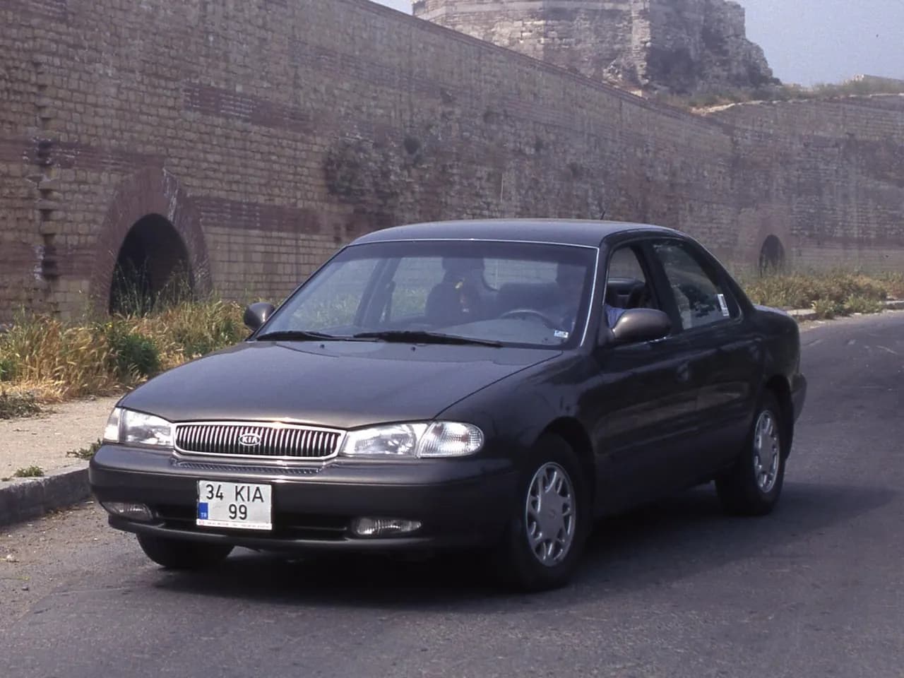 Kia Clarus