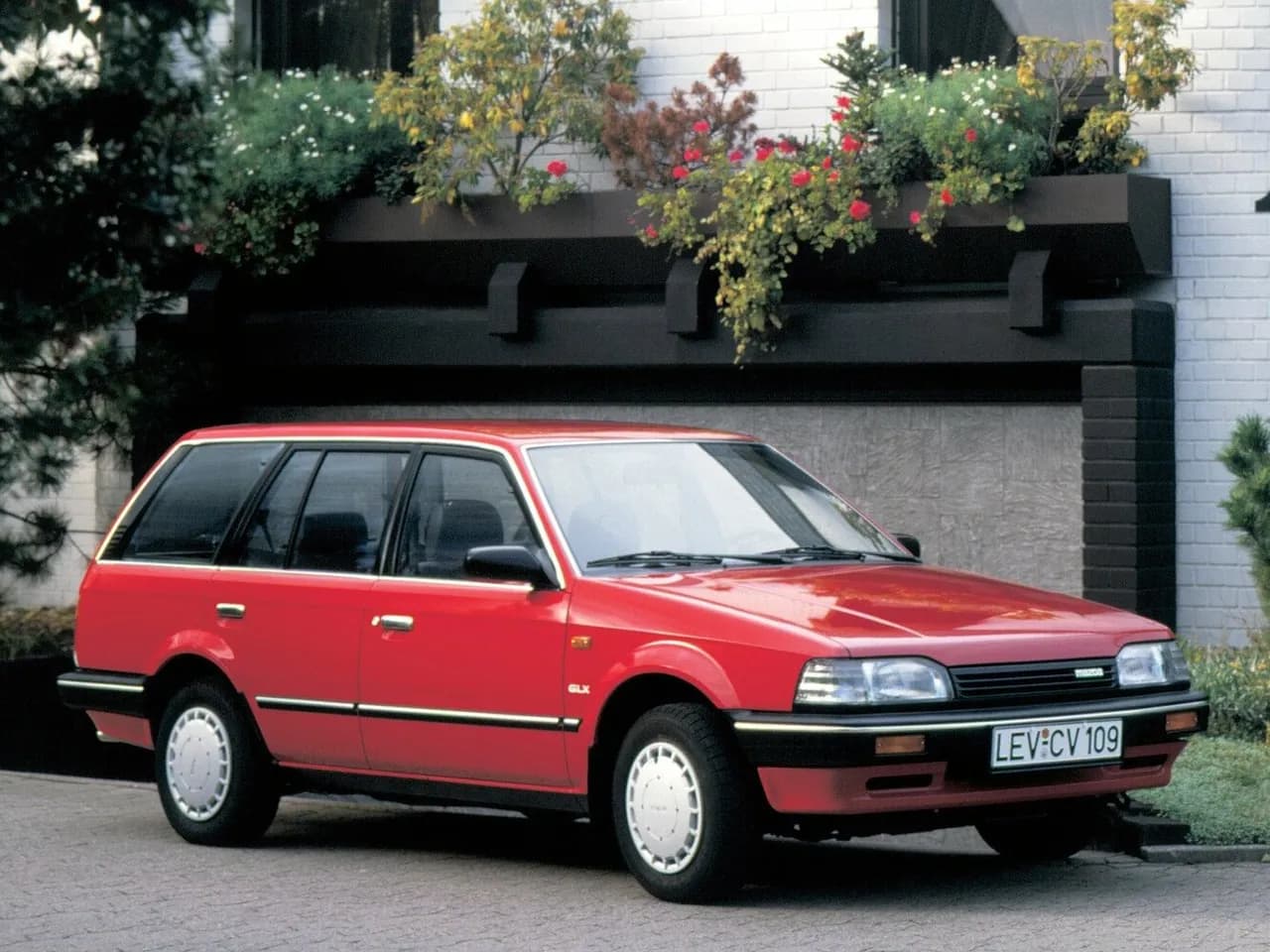 Mazda 323