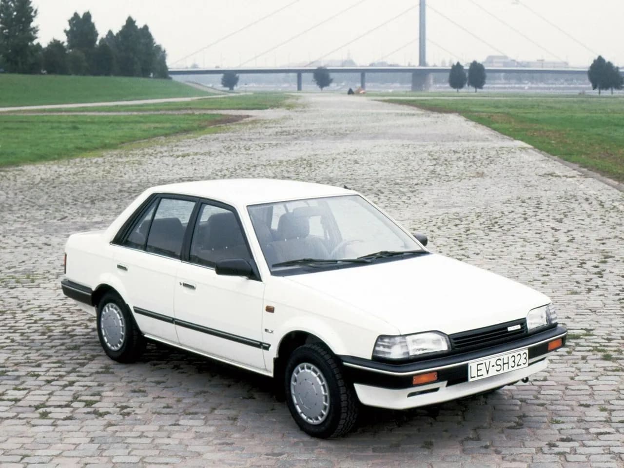 Mazda 323