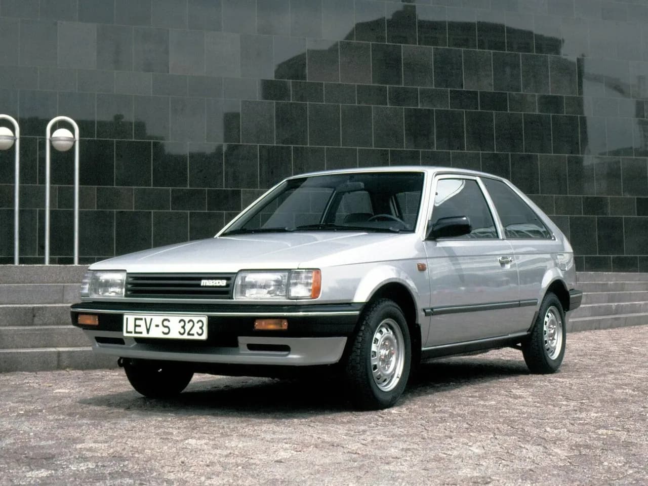 Mazda 323