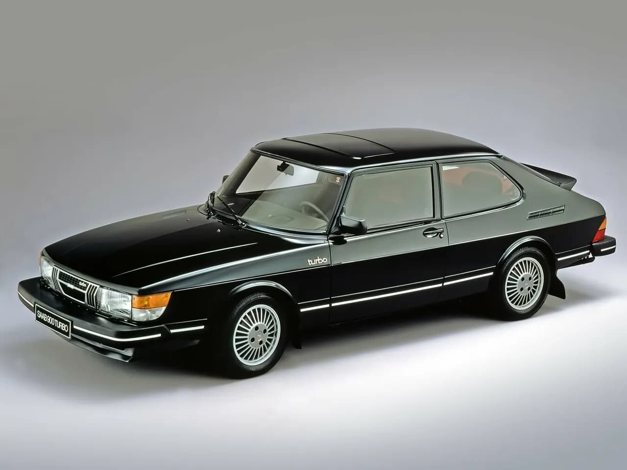 Saab 900