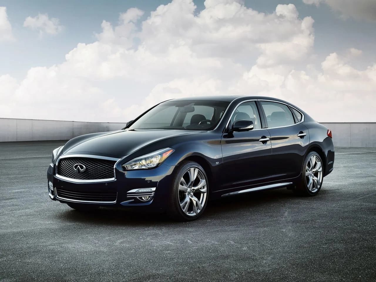 Infiniti Q70