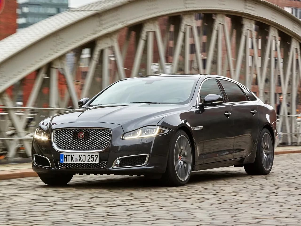 Jaguar XJ