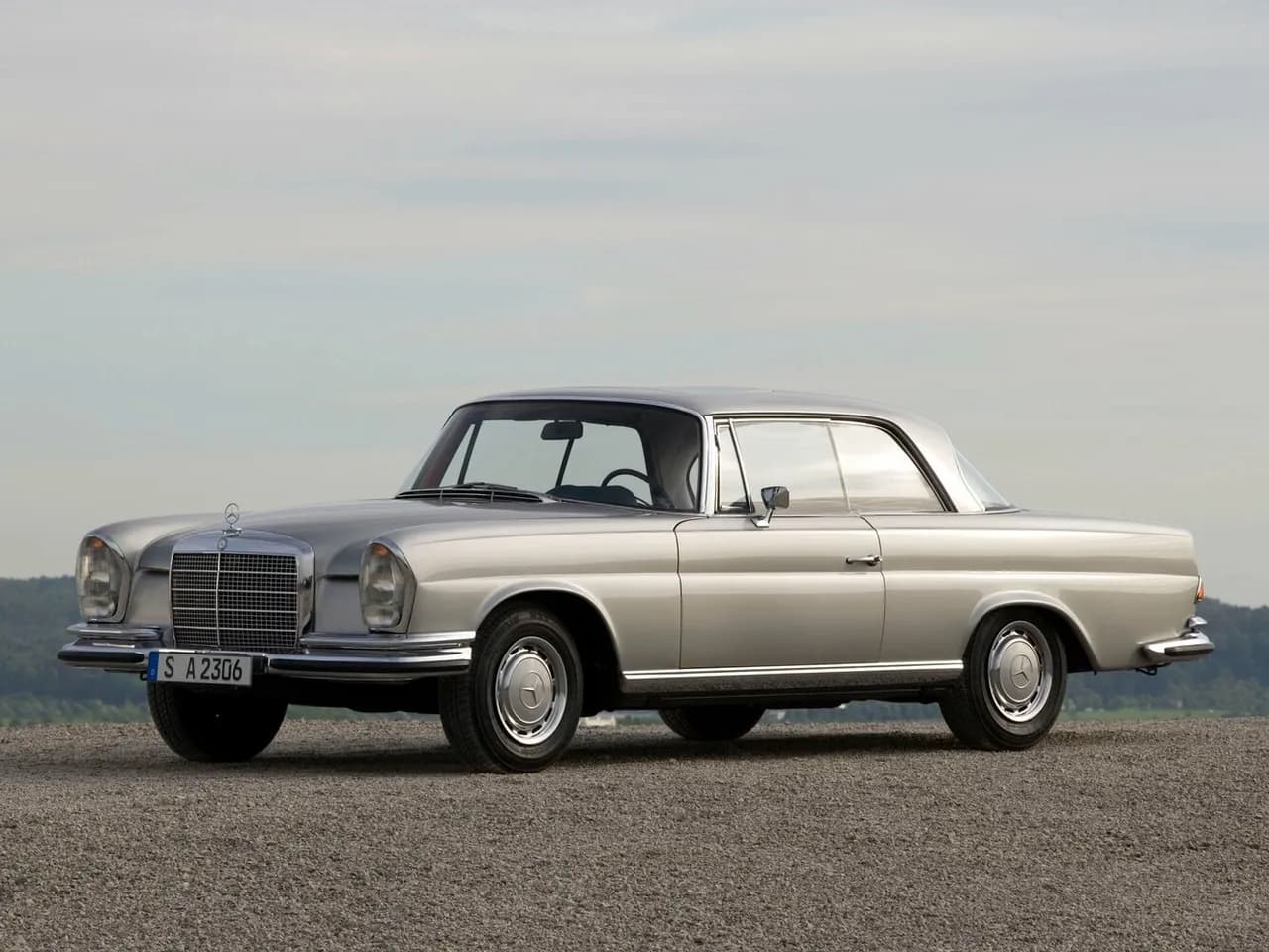 Mercedes-Benz W111