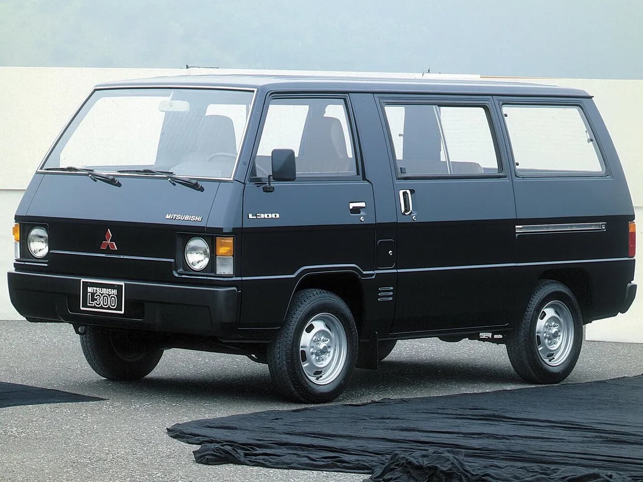 Mitsubishi L300
