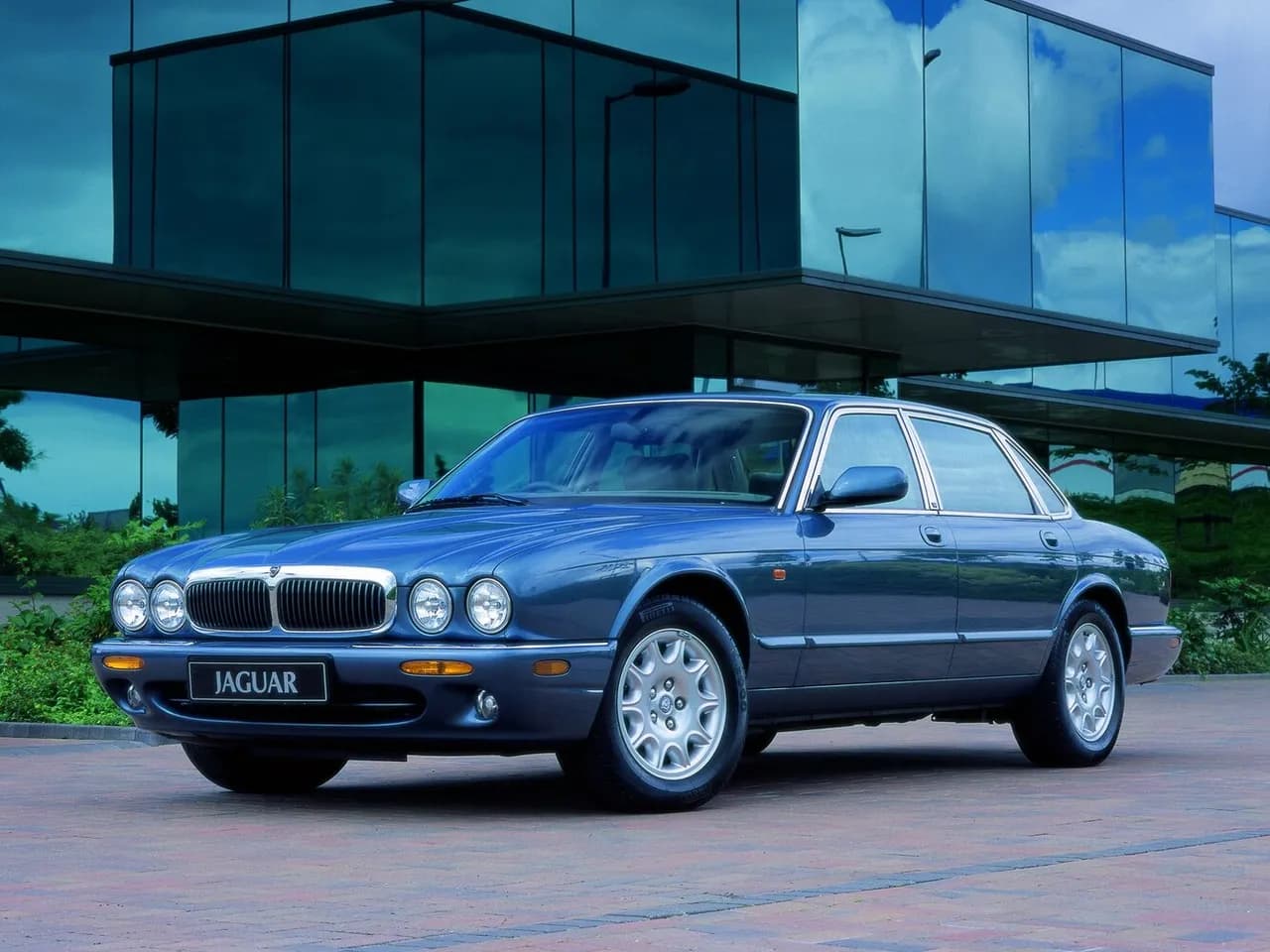 Jaguar XJ