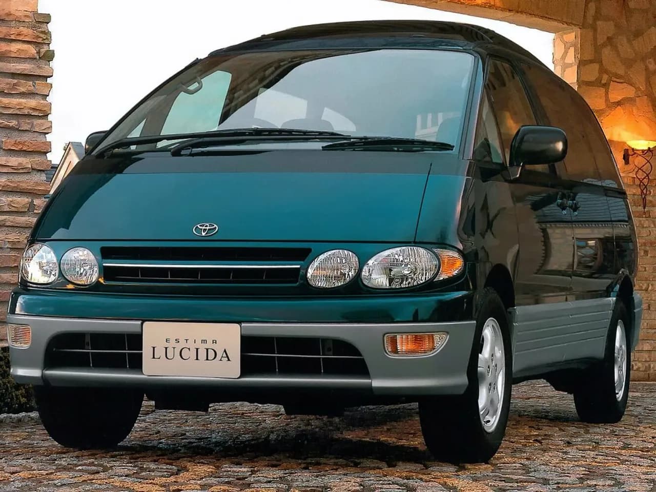 Toyota Estima